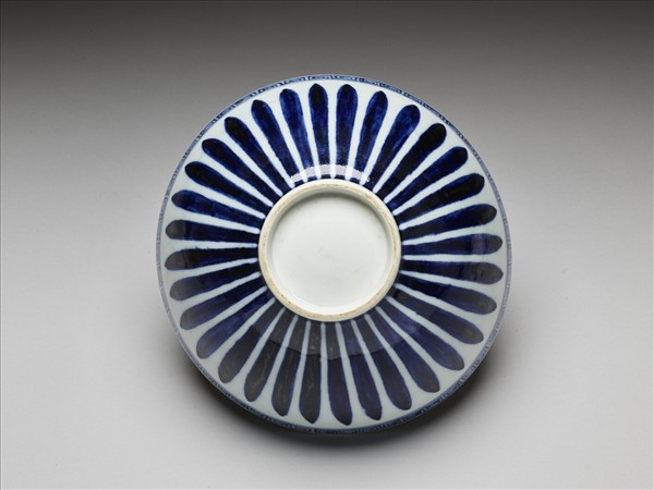 青花花卉紋蓮子碗