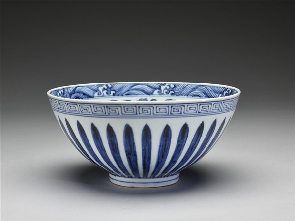 青花花卉紋蓮子碗