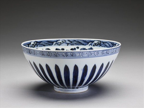 青花花卉紋蓮子碗