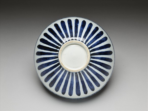 青花花卉紋蓮子碗