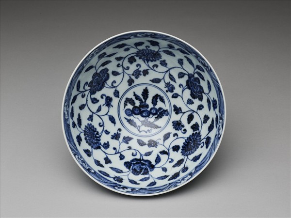 青花花卉紋蓮子碗