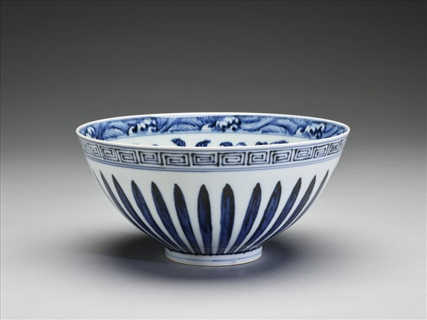 青花花卉紋蓮子碗