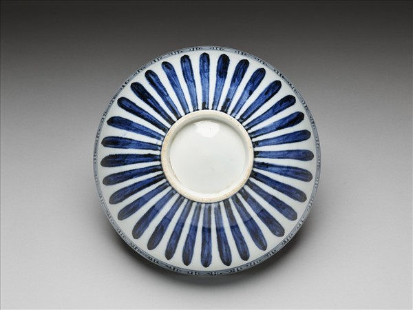 青花花卉紋蓮子碗