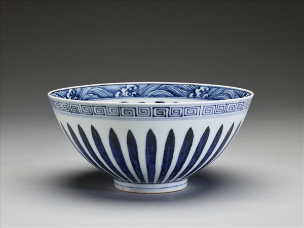 青花花卉紋蓮子碗
