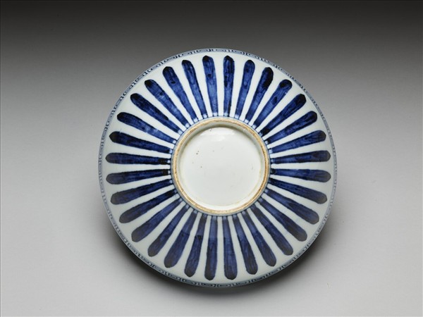 青花花卉紋蓮子碗