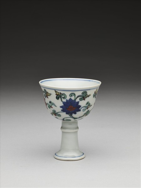 鬥彩番蓮紋高足杯