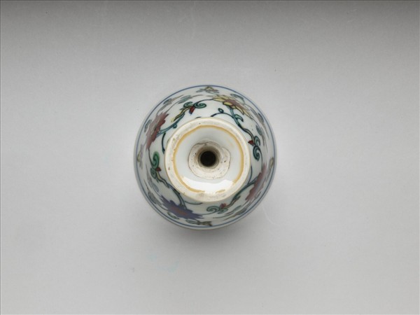 鬥彩番蓮紋高足杯