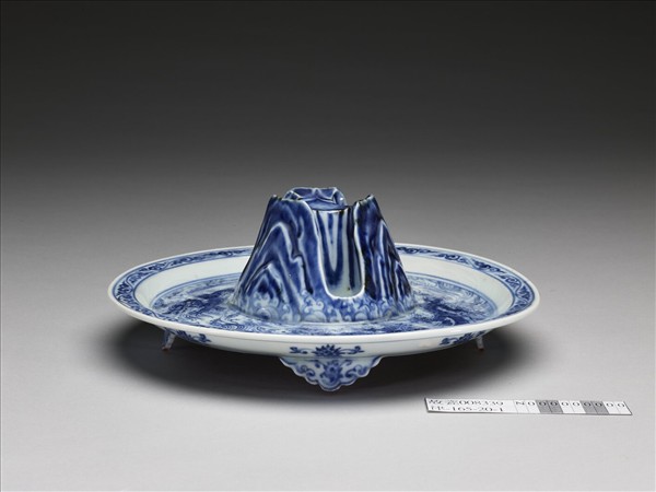 青花波濤龍紋爵托盤