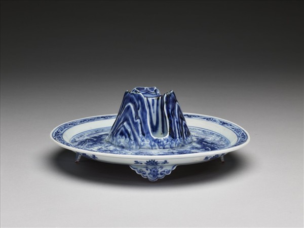 青花波濤龍紋爵托盤