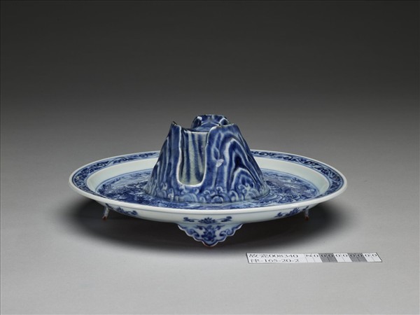青花波濤龍紋爵托盤