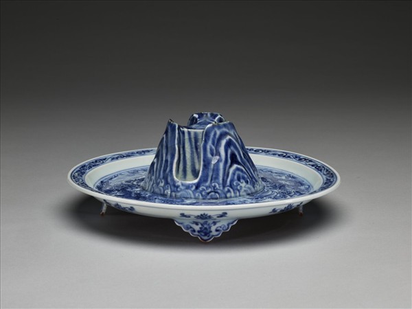 青花波濤龍紋爵托盤