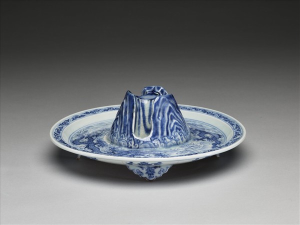 青花波濤龍紋爵托盤