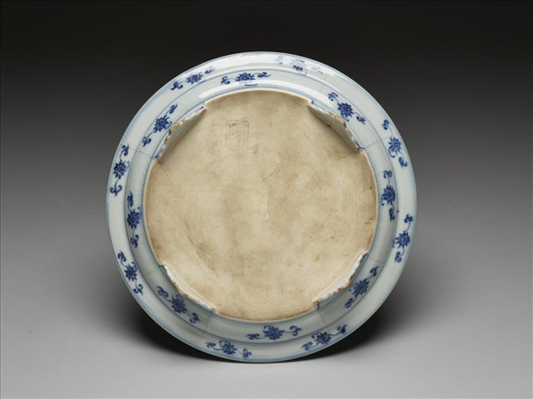 青花波濤龍紋爵托盤