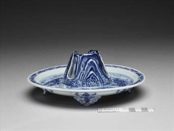 青花波濤龍紋爵托盤