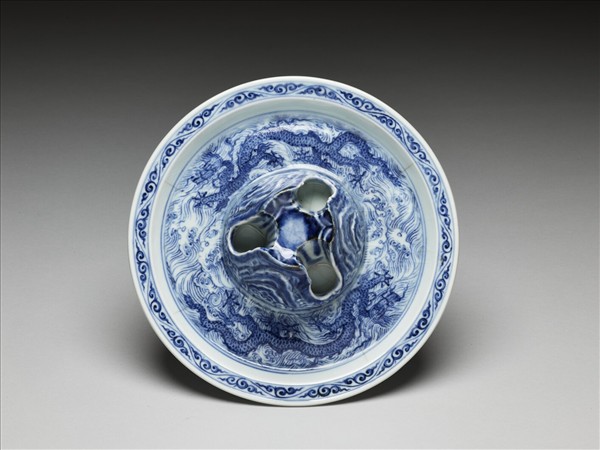 青花波濤龍紋爵托盤