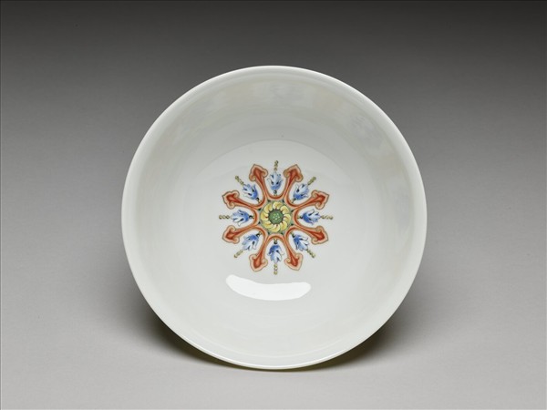 琺瑯彩黃地開光四季山水圖碗