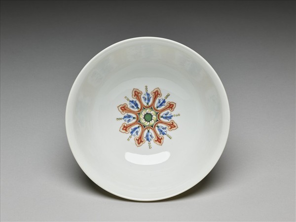 琺瑯彩黃地開光四季山水圖碗