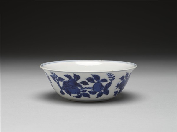 青花花果紋碗