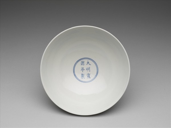 甜白釉四季花卉紋高足碗