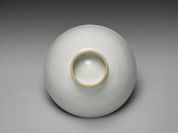 甜白釉四季花卉紋高足碗