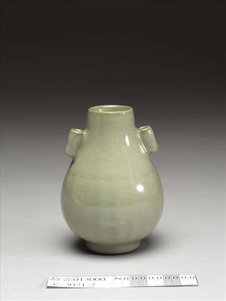 青瓷貫耳瓶