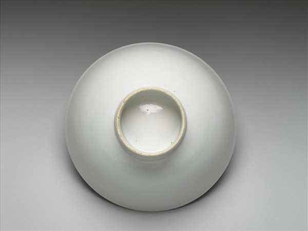 甜白釉番蓮八寶紋高足碗