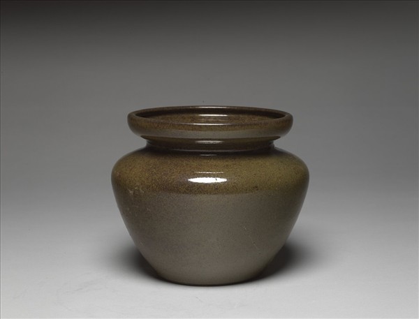 茶葉末釉盤口罐
