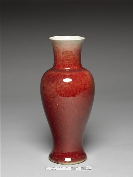 寶石紅釉觀音瓶