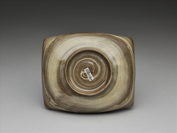 釉下黑彩龍紋長方盤