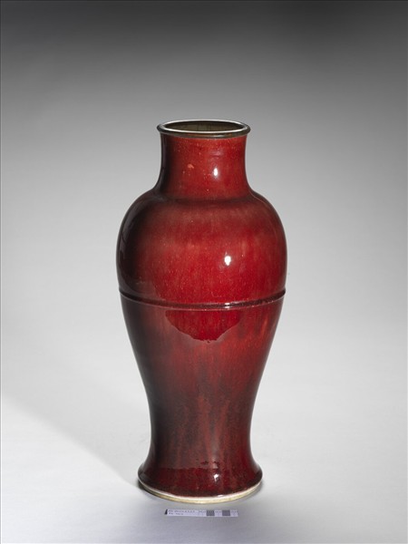 寶石紅釉觀音瓶