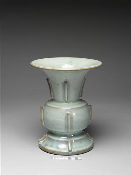 鈞窯月白出戟尊- 故宮