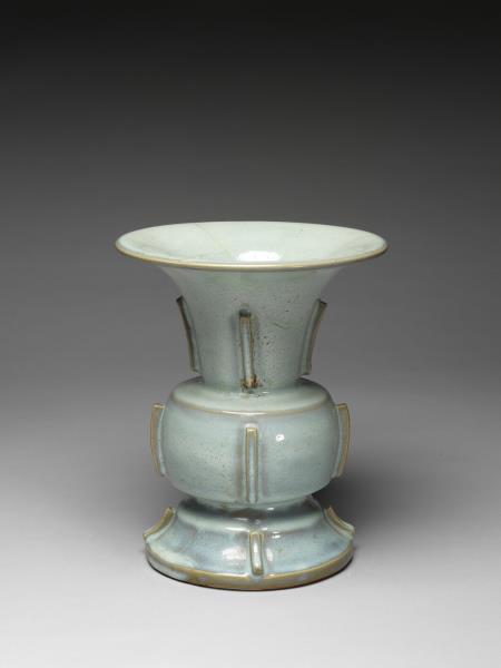 鈞窯月白出戟尊- 故宮