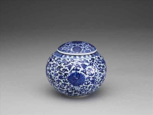 青花纏枝花卉紋蓋罐