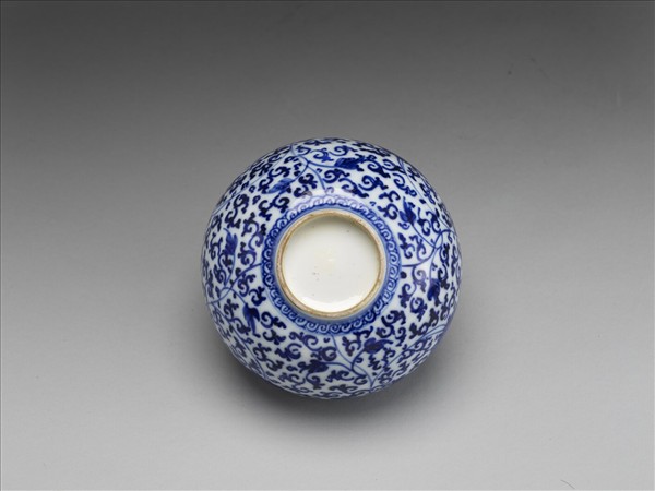 青花纏枝花卉紋蓋罐