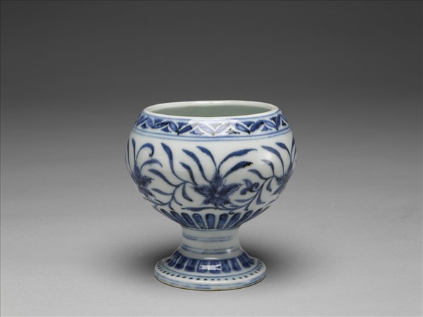 青花纏枝花卉紋豆