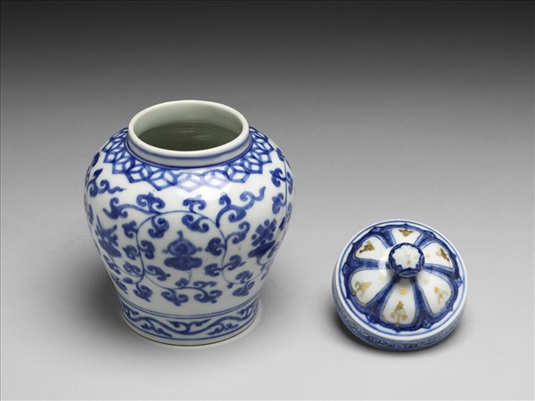 青花番蓮八寶紋蓋罐