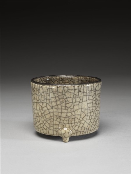 仿哥窯 筒式三足爐