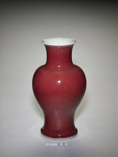 寶石紅釉瓶