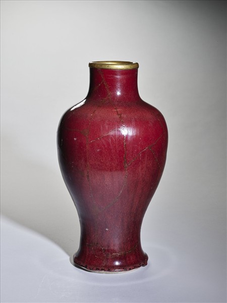 寶石紅釉觀音瓶