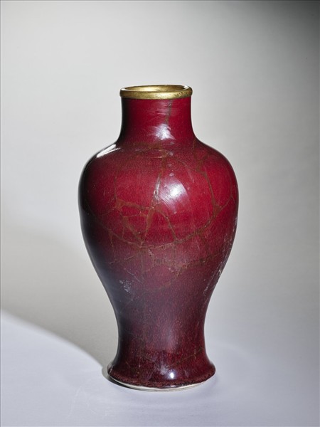 寶石紅釉觀音瓶