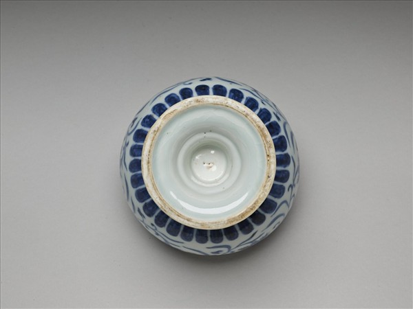 青花纏枝花卉紋豆