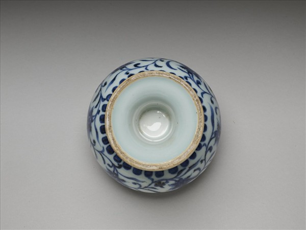 青花纏枝花卉紋豆