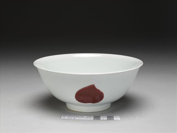 釉裡紅三果紋碗