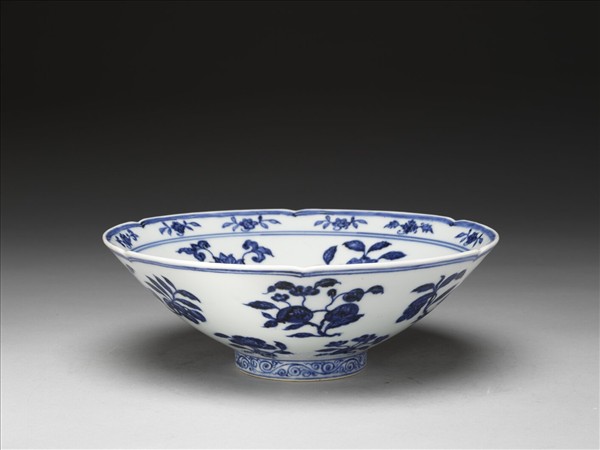 青花花果紋葵口碗