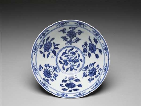 青花花果紋葵口碗