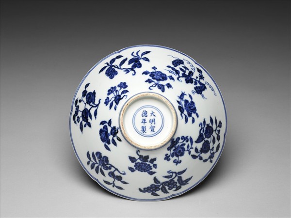 青花花果紋葵口碗