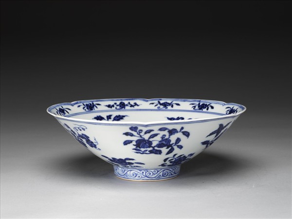 青花花果紋葵口碗