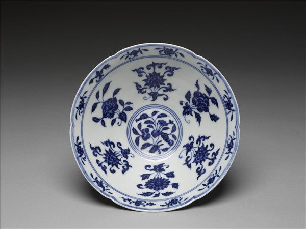 青花花果紋葵口碗