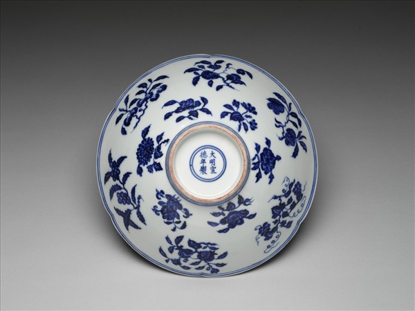 青花花果紋葵口碗