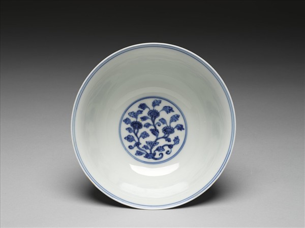 青花四季團花果紋碗